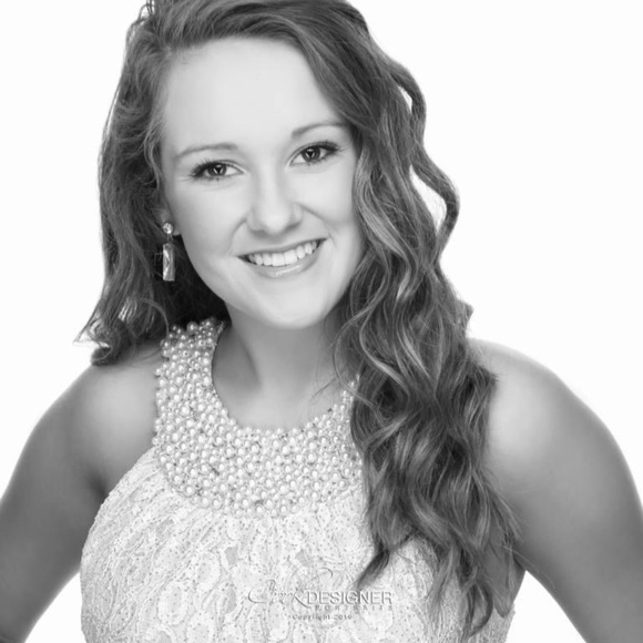 Meet your Posher, Kayla - Picture 2 of 2